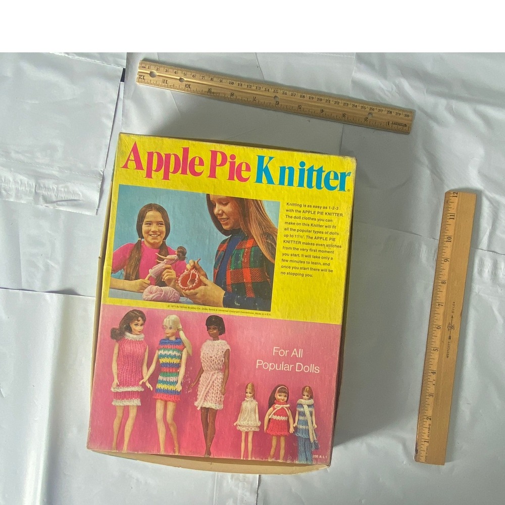 Kenner Apple Pie Knitter For‎ All Popular Dolls Toy Knitting Machine Vintage Toy